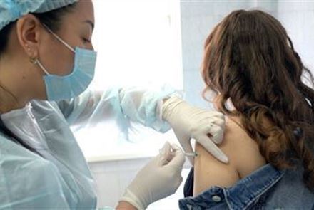 Сколько человек вакцинировались от COVID-19 в Казахстане