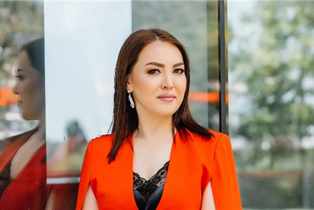 Казахстанская актриса объяснила, почему разрешила мужу взять токал 