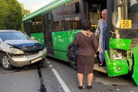ДТП с автобусом произошло в Алматы, пострадал один человек