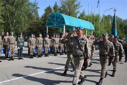 Свыше 100 военнослужащих срочной службы Алматинской бригады Десантно-штурмовых войск уволено в запас