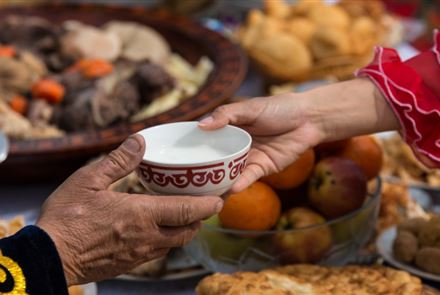 Почему сваты платят за печень с курдюком: все, что нужно знать о казахском сватовстве