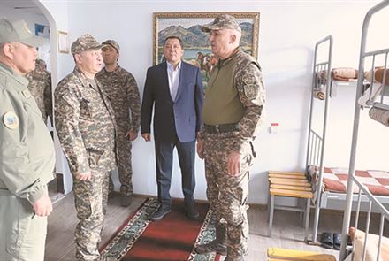 Отслужившим в армии казахстанцам будут предоставлять гранты на обучение в ВУЗах. Но не всем