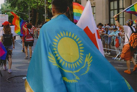 Казахстанский продюсер принял участие в гей-параде в Нью-Йорке