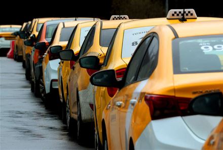 Почти за 50 тысяч тенге довез в Алматы таксист иностранку из аэропорта в гостиницу