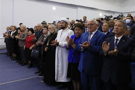 Президент вручил государственные награды группе граждан Алматинской области