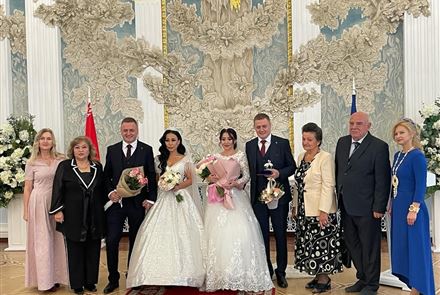 «Наши дети будут знать и казахский, и белорусский»: сестры-казашки вышли замуж за близнецов-белорусов 