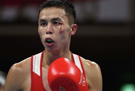 Чемпион мира из Казахстана без шансов проиграл узбекскому боксеру 