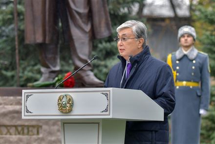 Президент открыл памятник Ахмету Байтурсынову в городе Алматы
