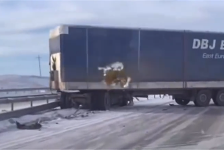 В серьезное ДТП попал грузовик в Алматинской области