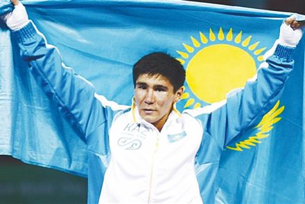 Казахстанский боксер рассказал, что выиграл золото Олимпиады с травмированной рукой