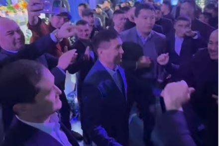 Казахстанские боксеры зажгли на свадьбе принципиального соперника из Узбекистана