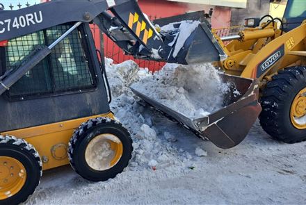 В Астане около 2,2 тыс. дорожных рабочих вышли на уборку снега