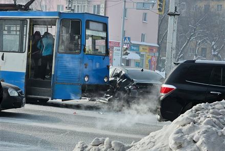 В Усть-Каменогорске в ДТП с трамваем пострадал мужчина