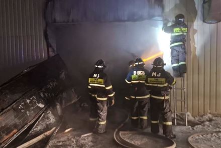 В Усть-Каменогорске в гаражном боксе загорелось авто