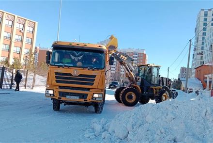 В столице на уборку снега вышли более 2,3 тысяч дорожных рабочих