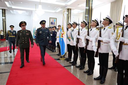 Главы оборонных ведомств Казахстана и Таджикистана встретились в Астане