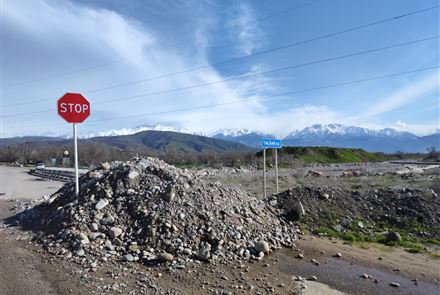 Талгарскую трассу заблокировали камнями в Алматы: что происходит