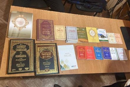 У пассажира международного авиарейса изъяли 35 книг религиозного содержания