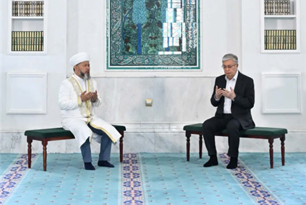 Токаев посетил мечеть в Курбан айт