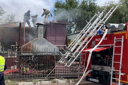 В Конаеве в одном из магазинов произошел пожар