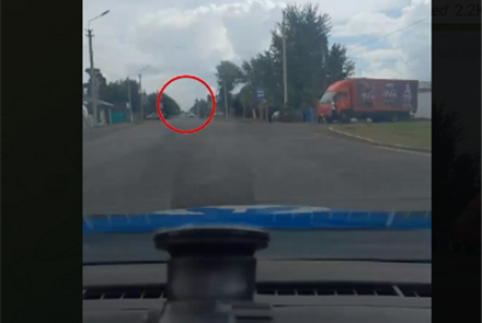 В столице водитель мопеда пытался сбежать от полицейских