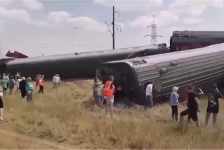 В России с рельсов сошел пассажирский поезд