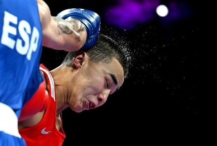 21-летний боксер Базарбайулы выбыл из борьбы за медаль Олимпиады