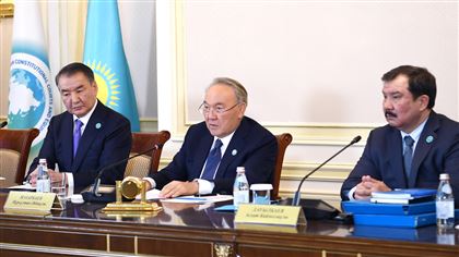 Нурсултан Назарбаев принял участие в заседании Конституционного совета