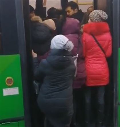 Сексуальный общественный транспорт Алматы вновь возмутил горожан