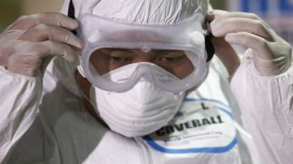 «Мир тестирует вакцину от коронавируса, а у нас уже маски есть»: аптека Алматы удивила горожан