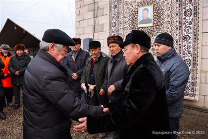 Правительственная комиссия посетила семью Дархана Абдрахыма, погибшего в результате событий в Кордайском районе