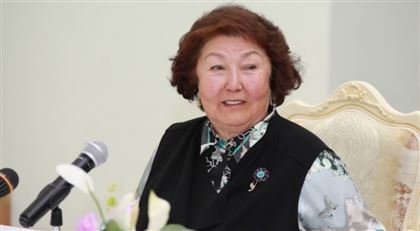 Алия Назарбаева поздравила маму с днем рождения