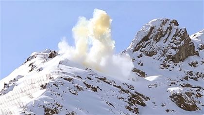 Появилось видео спуска лавин на Шымбулаке