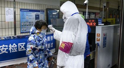 В Китае число умерших от коронавируса возросло до 2144 человек