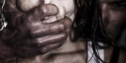 Несовершеннолетняя девочка забеременела в результате изнасилования отчимом в Шымкенте