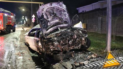 В Алматы скончался водитель Merscedes в результате возгорания автомобиля