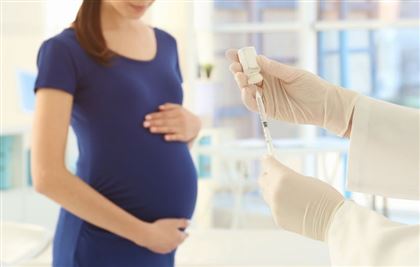 Может ли беременная женщина заразить коронавирусом ребенка, рассказал министр здравоохранения