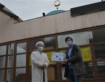 Мечеть в Алматы получила партию масок от Театра для детей и юношества им. Наталии Сац