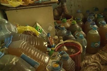 В Актау семья хранила в квартире 1300 литров собственной мочи в пластиковых бутылках: что пишут о нас иноСМИ