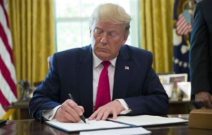 Президент США подписал указ об ограничении иммиграции в страну