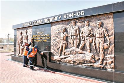 Три новых памятника появились в городе Байконуре
