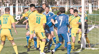Нищий “Кайрат”, конфликты клубов с федерацией, “чужая” сборная: каким был казахстанский футбол 10 лет назад