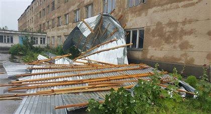 В Кокшетау после проливного дождя затопило квартиры в многоэтажных домах