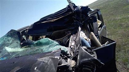 В Костанайской области на трассе в ДТП с "КамАЗом" погибли два человека