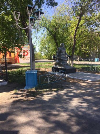 Осужденные в Павлодаре изготовили копию знаменитого монумента "Стоять насмерть"