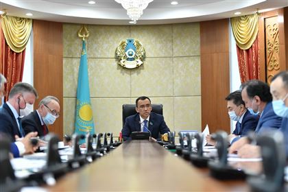 Маулен Ашимбаев провел заседание бюро сената
