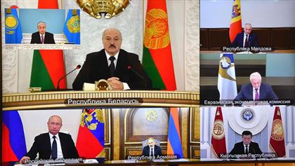 «Путин хочет заново построить Советский Союз, и выступление Токаева на ЕЭК не вписывается в эти планы»: обзор казахскоязычной прессы (19-25 мая)