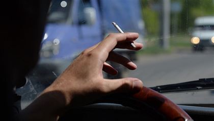 В РК хотят ввести штраф за курение в автомобиле