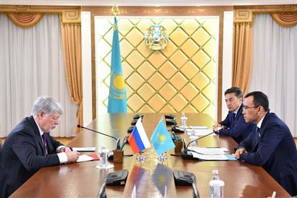 Спикер сената встретился с послом России в Казахстане