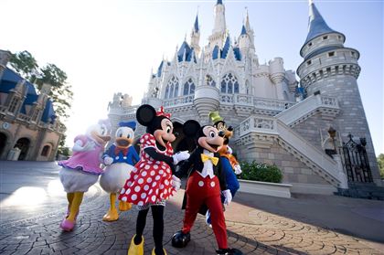 В США после карантина разрешили открывать парк Disneyland